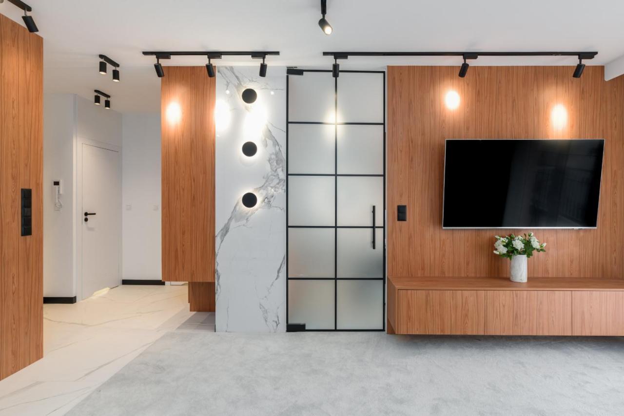 Wilczak Apartment With Free Garage Poznan By Noclegi Renters エクステリア 写真