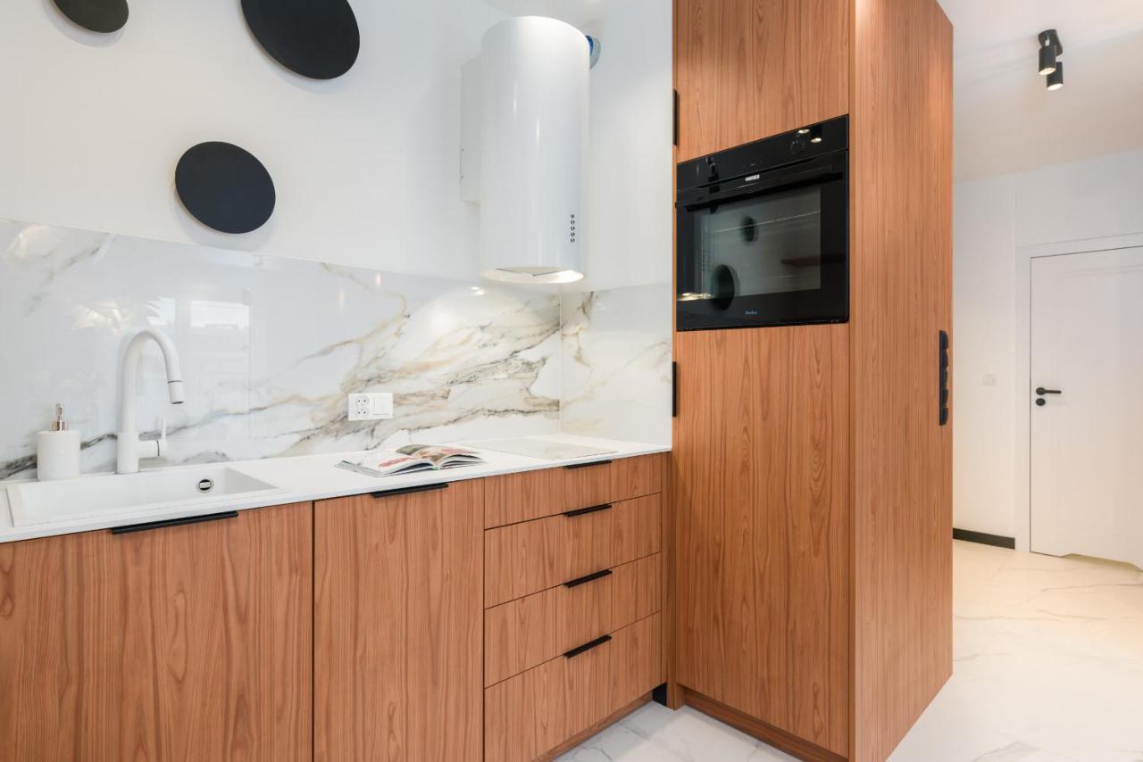 Wilczak Apartment With Free Garage Poznan By Noclegi Renters エクステリア 写真