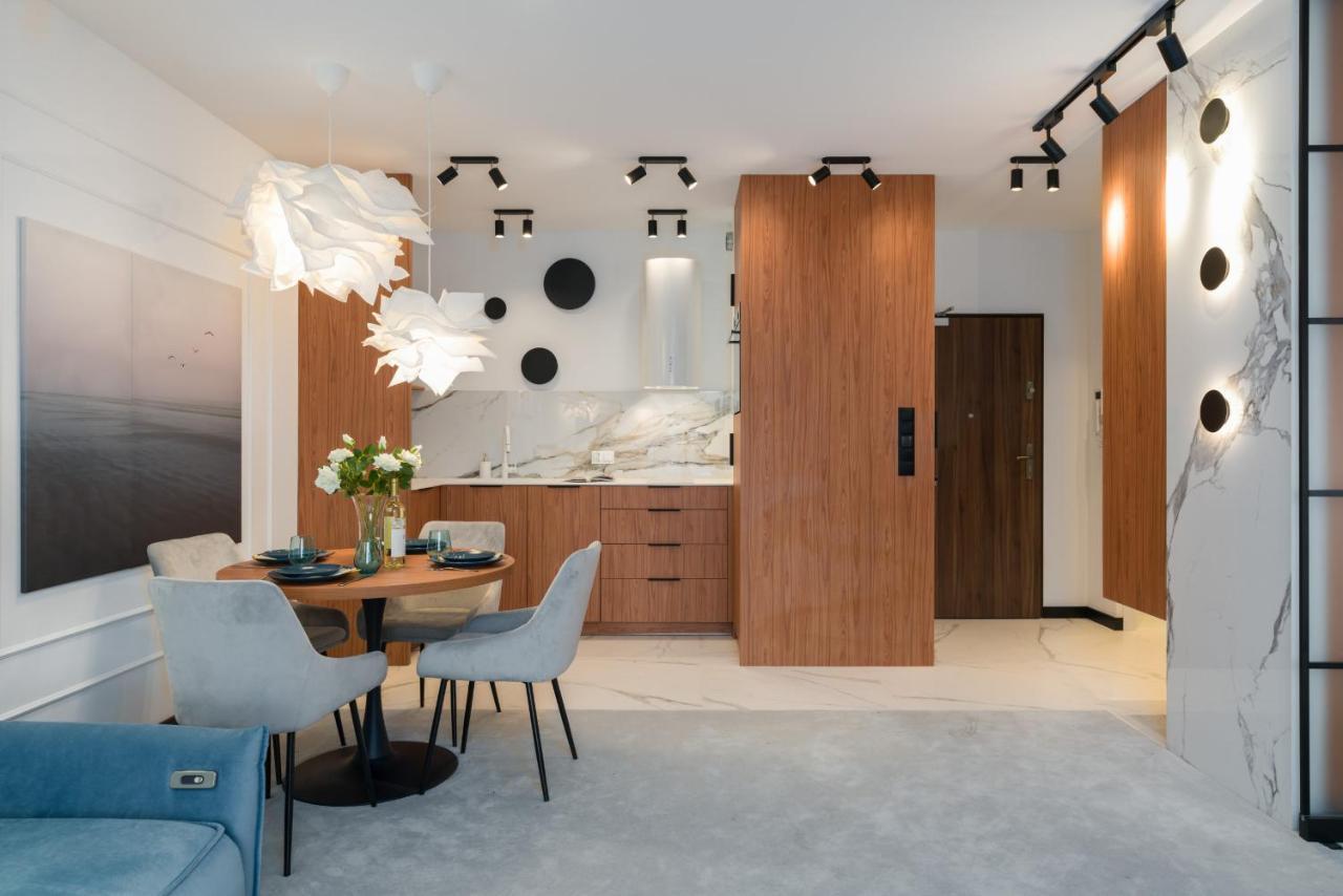 Wilczak Apartment With Free Garage Poznan By Noclegi Renters エクステリア 写真