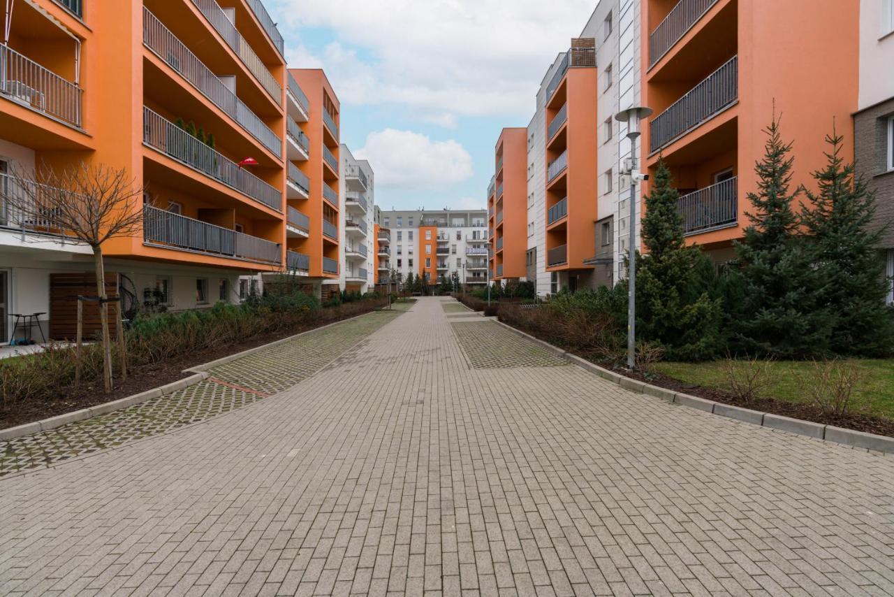 Wilczak Apartment With Free Garage Poznan By Noclegi Renters エクステリア 写真