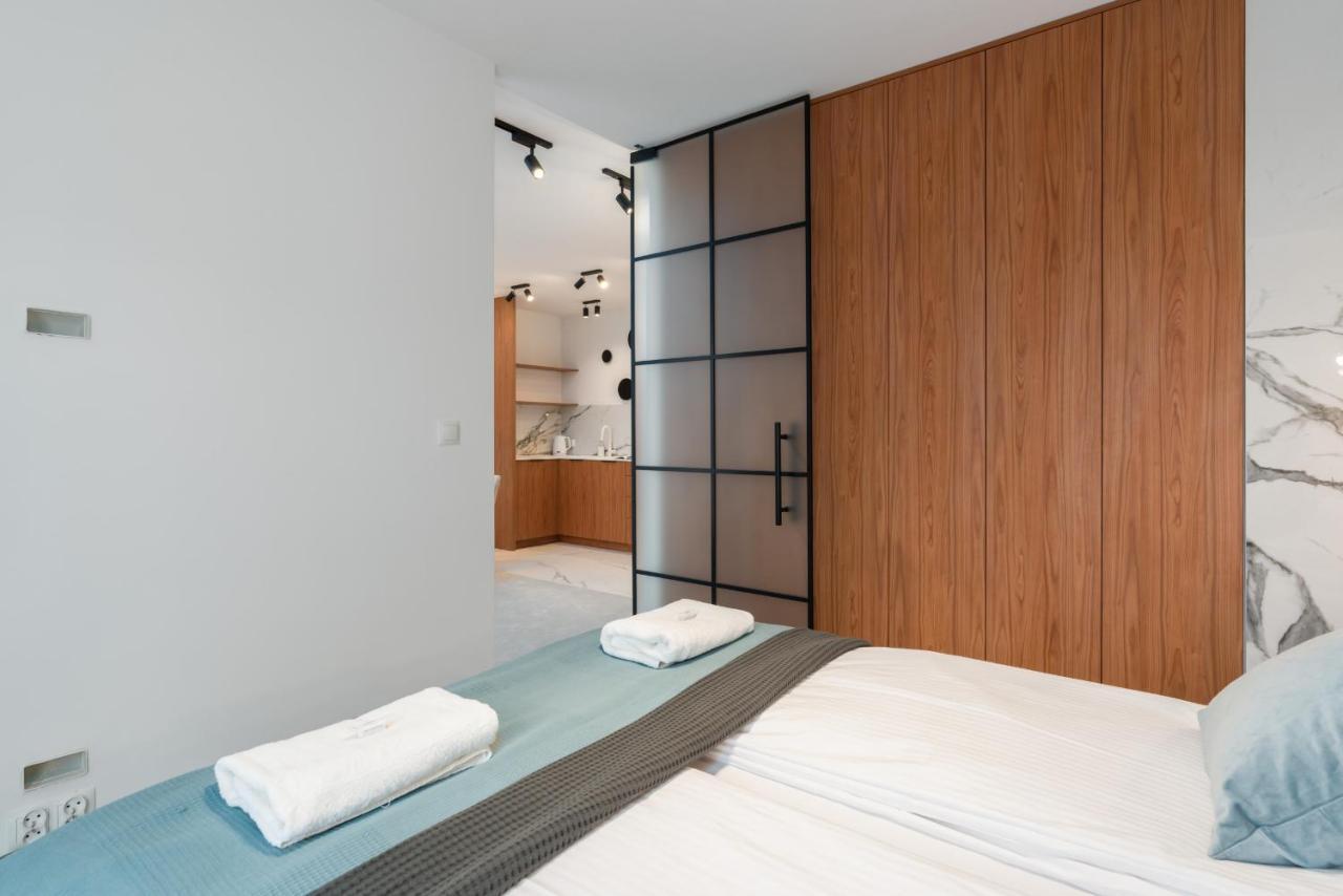 Wilczak Apartment With Free Garage Poznan By Noclegi Renters エクステリア 写真