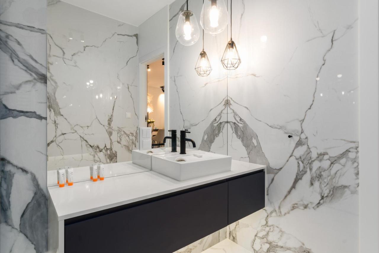 Wilczak Apartment With Free Garage Poznan By Noclegi Renters エクステリア 写真