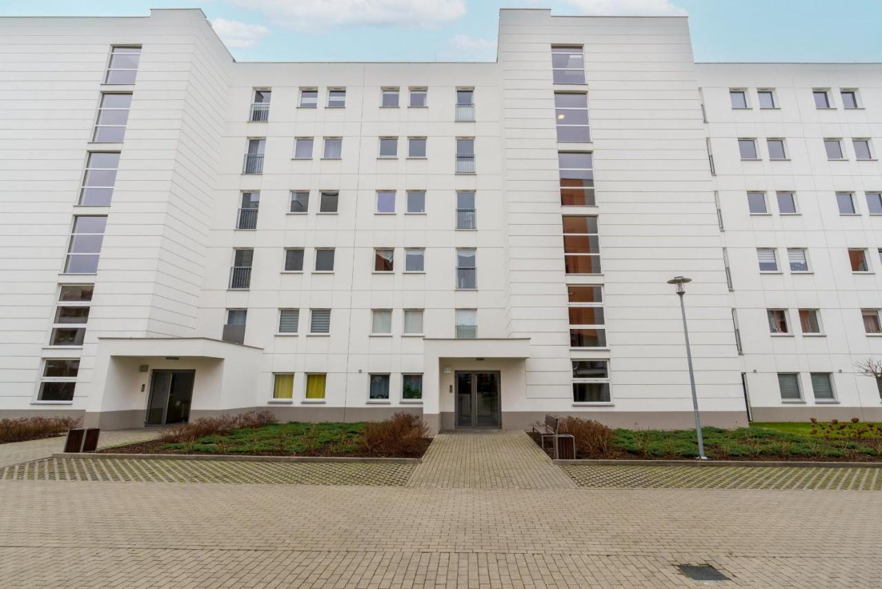 Wilczak Apartment With Free Garage Poznan By Noclegi Renters エクステリア 写真